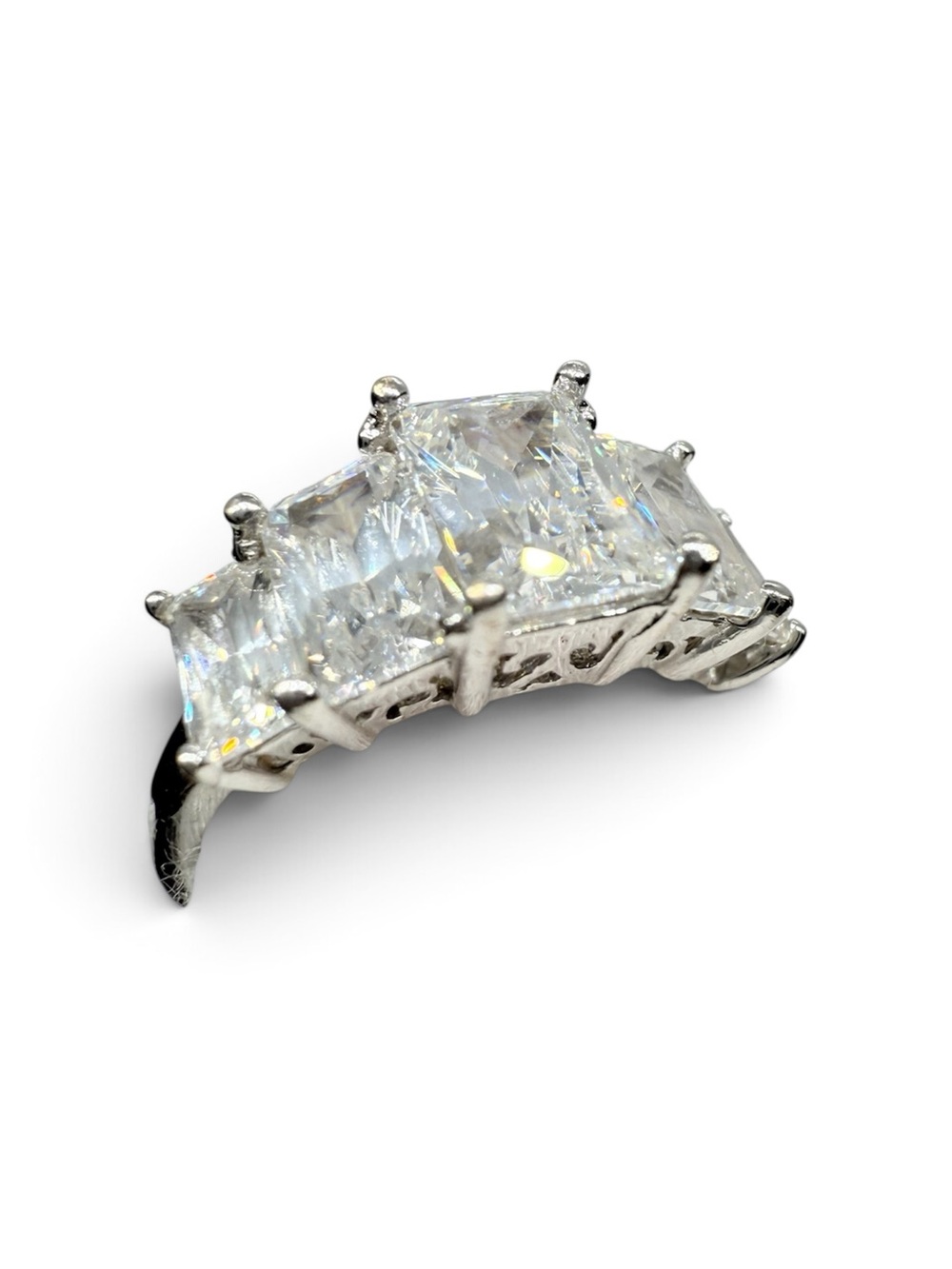 Stunning 14K White Gold 5-Stone Radiant Cut Ring - Size 6 💎 - Picture 3 of 17